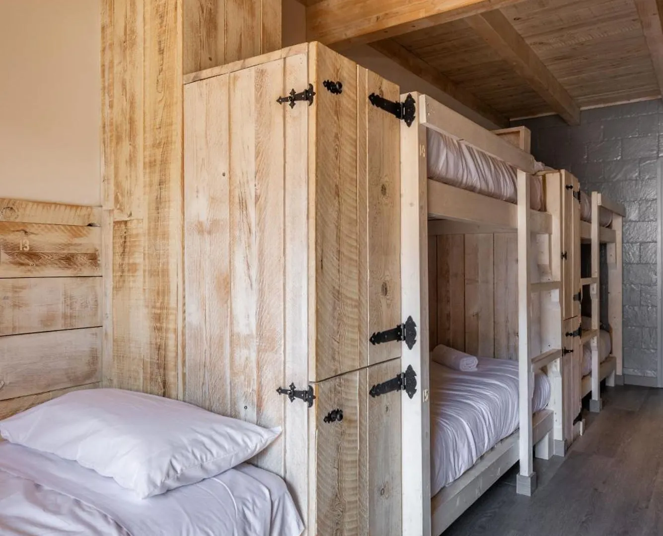Alberg Taull Hostel