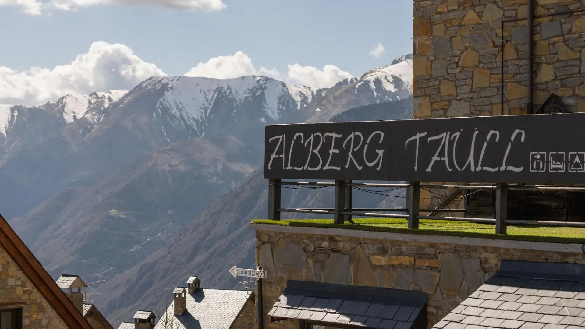 Alberg Taull Hostel