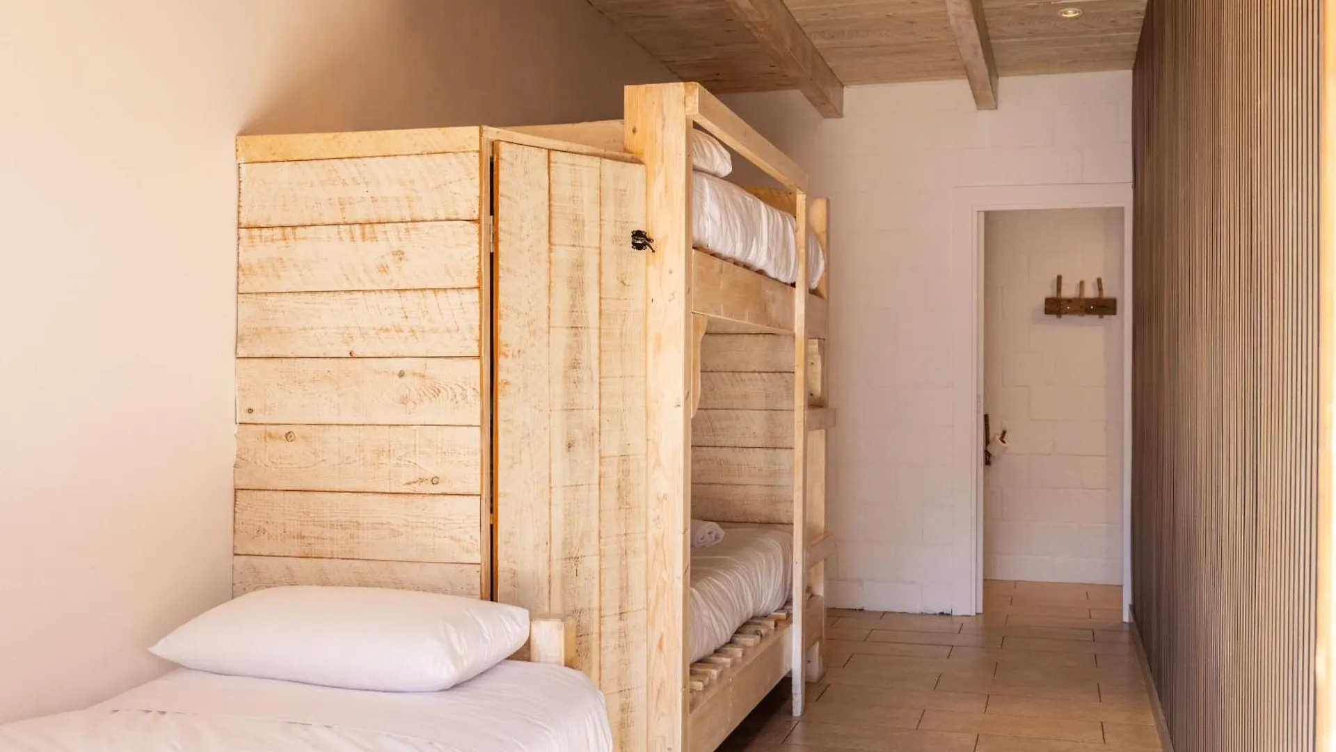 Hostel Alberg Taull Spain